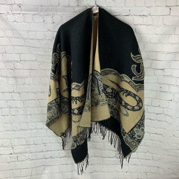 BCBG Poncho Wrap Sweater One Size - Picture 2 of 8